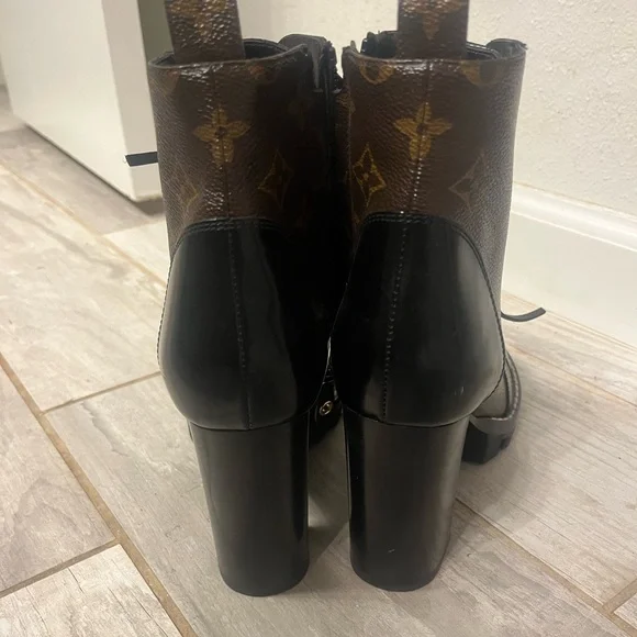 Luis Vuitton Star Trail Ankle Boot
